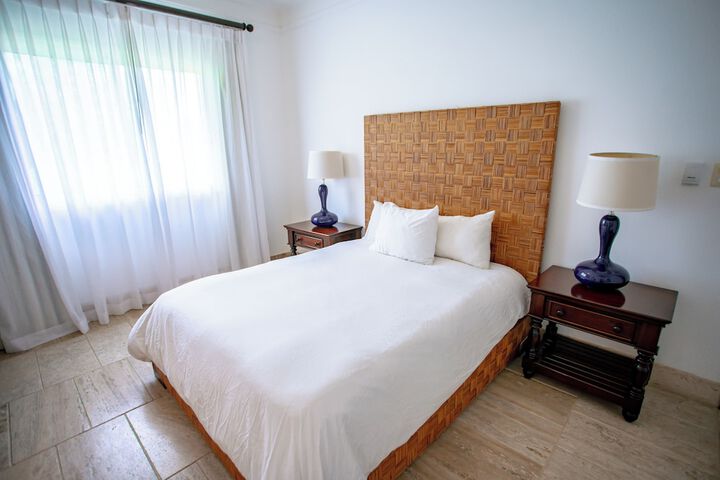 Room 28 of 219