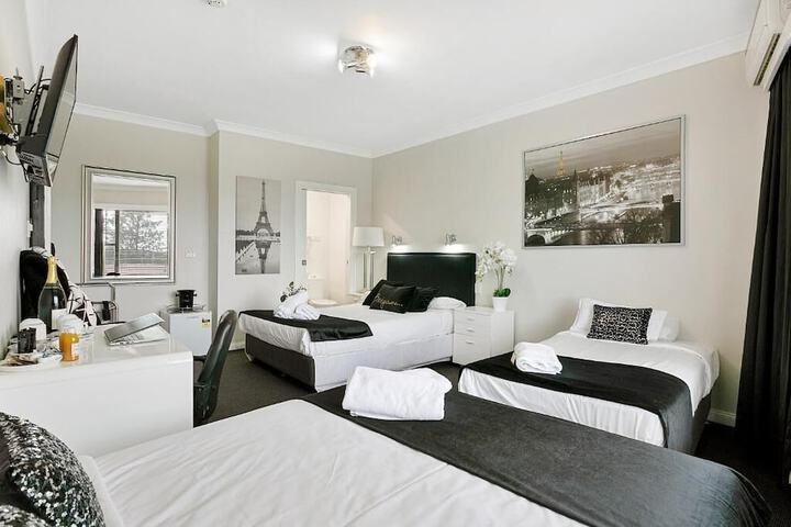 Room 10 of 29