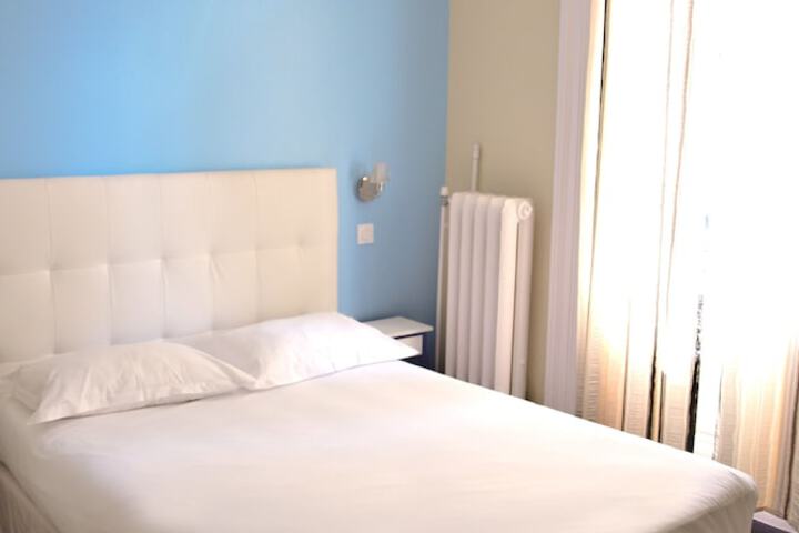 Room 8 of 18