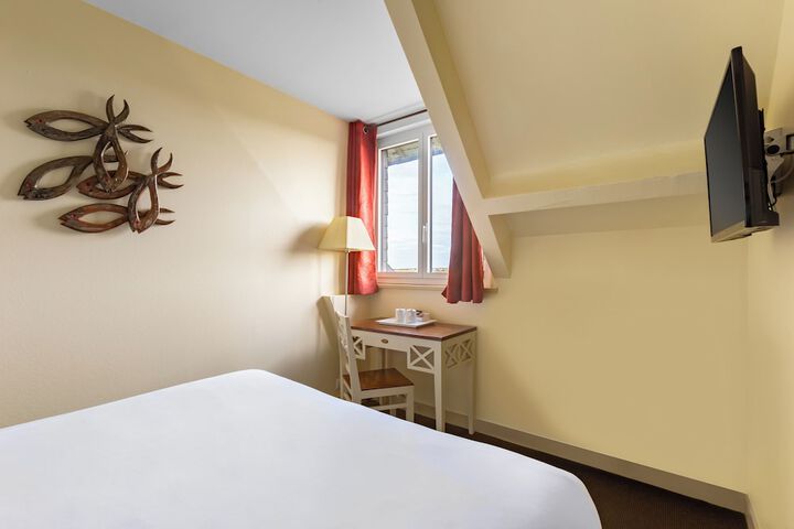 Room 16 of 76