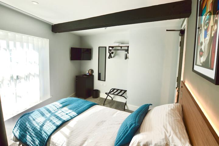Room 33 of 49