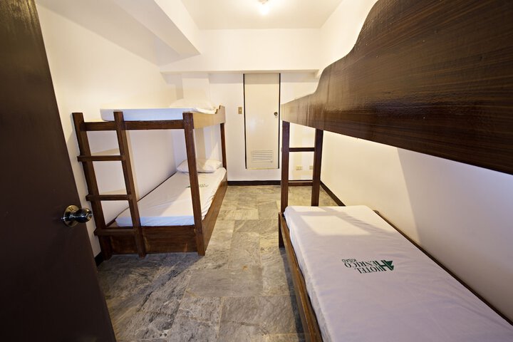Room 9 of 21