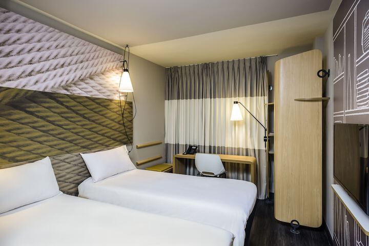 Room 19 of 38