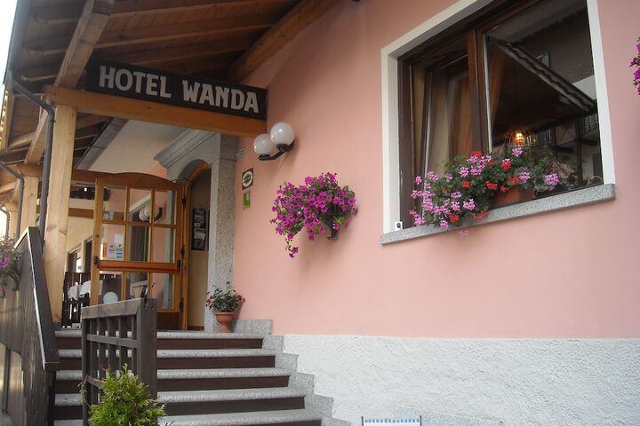 Hotel 64 of 69