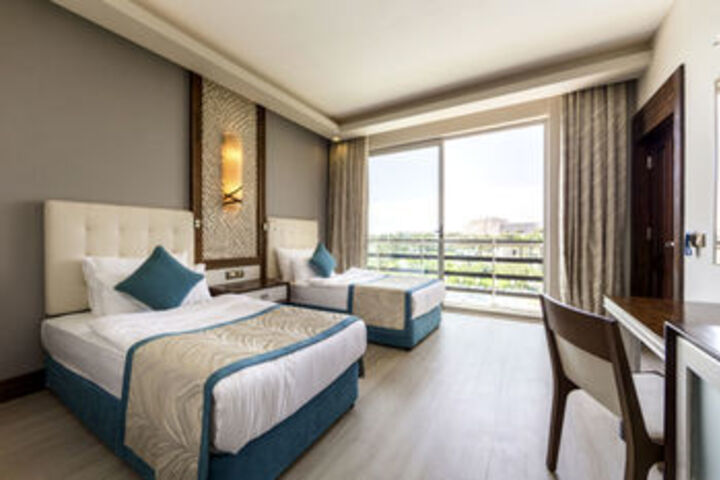Room 32 of 62