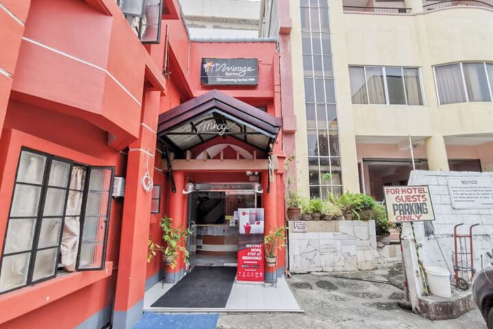 RedDoorz near Davao Doctors Hospital