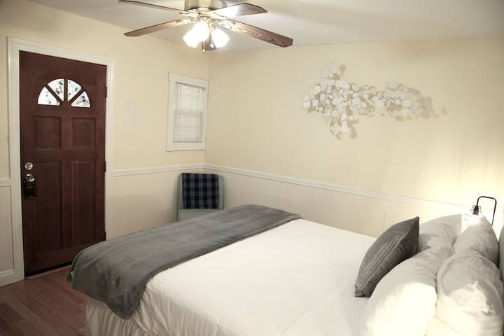 Room 6 of 63