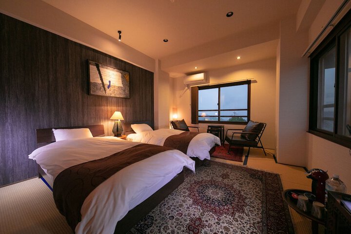 Room 8 of 96