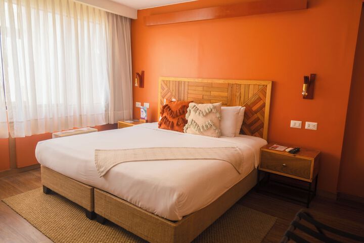 Room 21 of 38