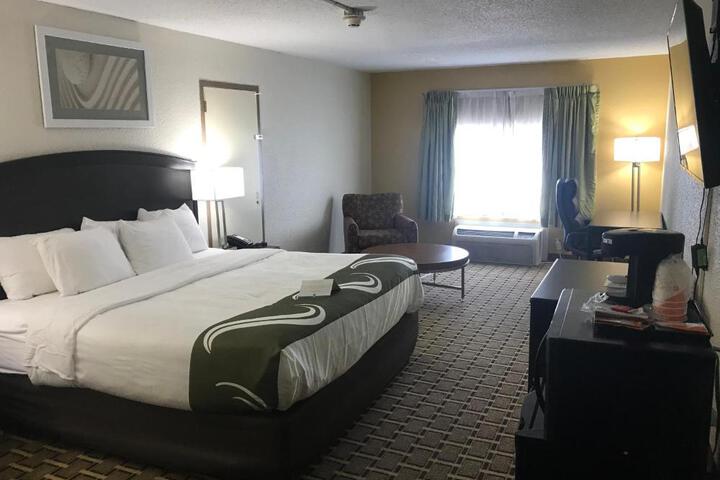 1 King Bed (3 of 5)