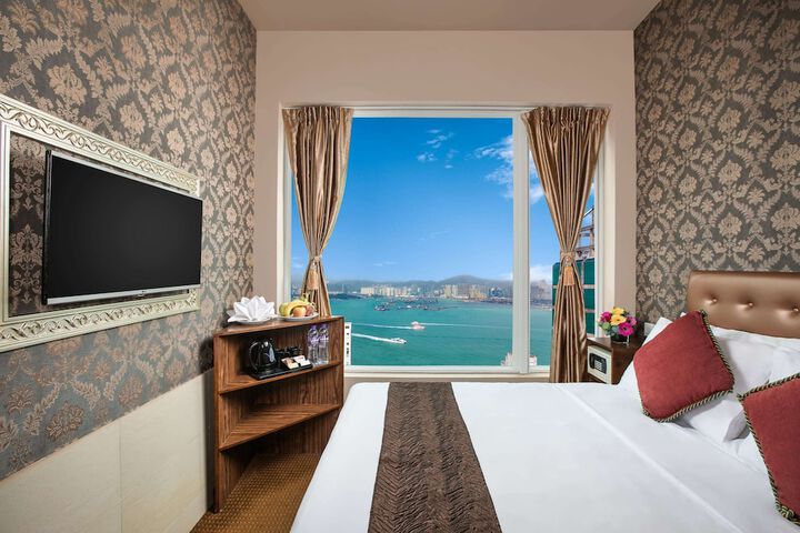 Room 12 of 35