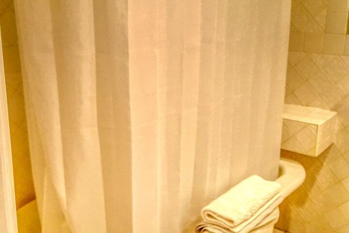 Room 19 of 104