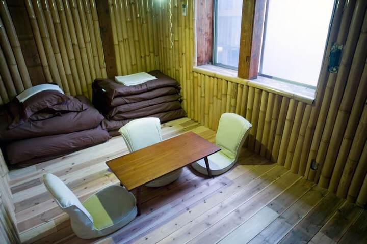 Room 4 of 47