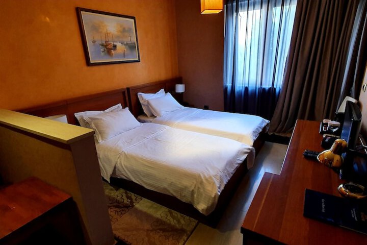 Room 9 of 28
