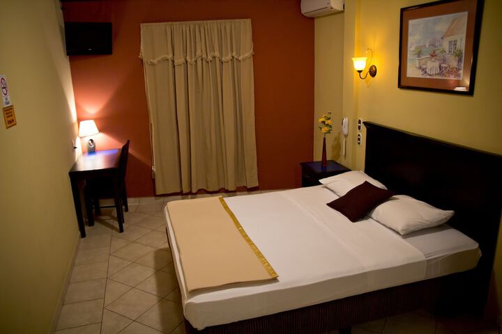 Room 6 of 11