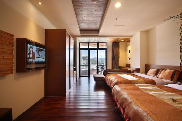 Lounge 86 of 137