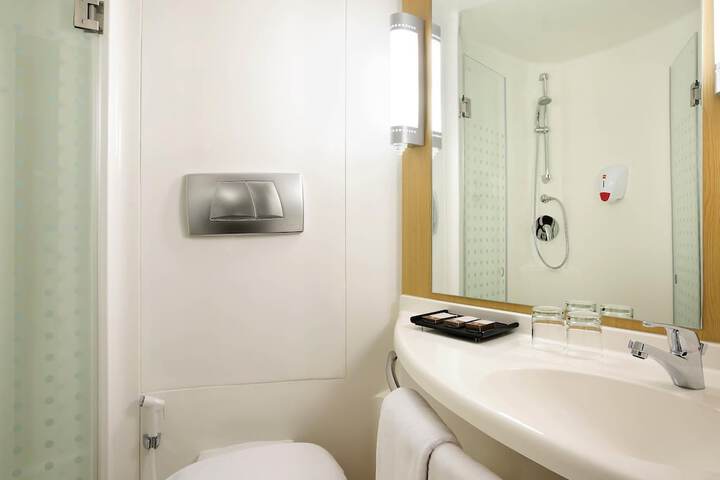 Room 4 of 35
