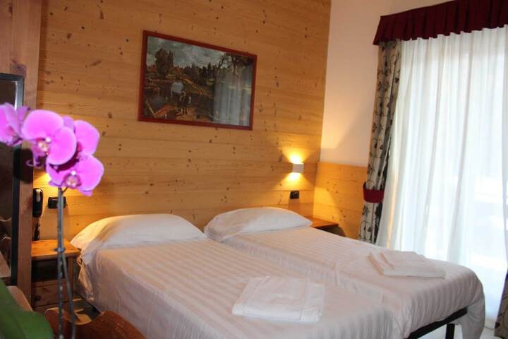 Room 2 of 23