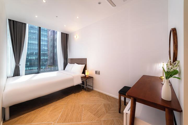 Room 33 of 130