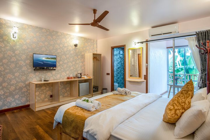 Room 10 of 38
