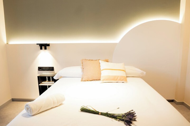 Room 4 of 28
