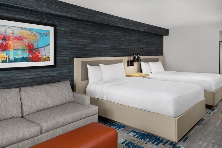 Room 32 of 71