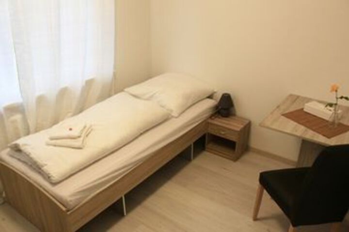 Room 4 of 15