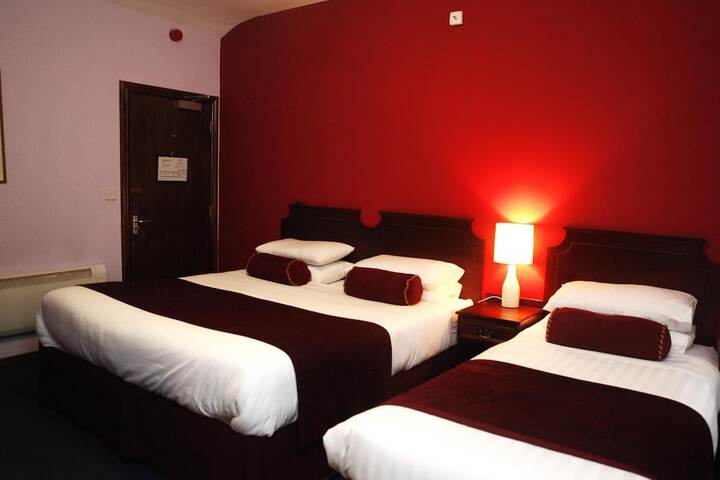 Room 7 of 49