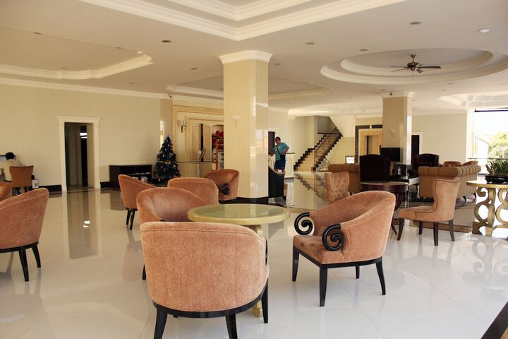Entrance & Lobby
