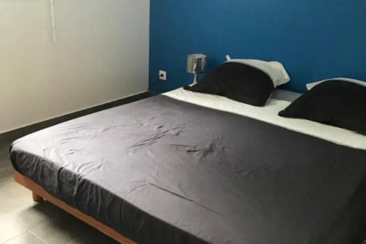 Room 3 of 12