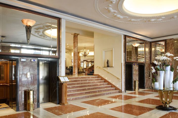 Hotel 2 of 156