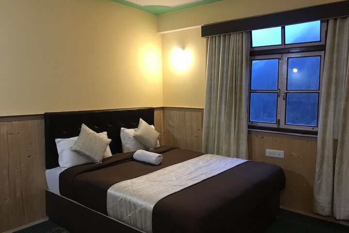 Room 5 of 65