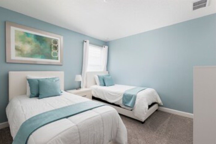 Room 32 of 43