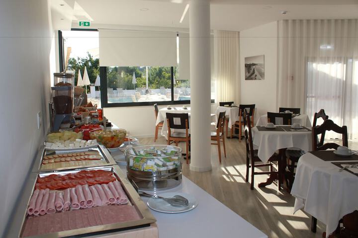 Dining 48 of 75