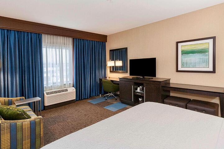 1 King Bed (3 of 17)