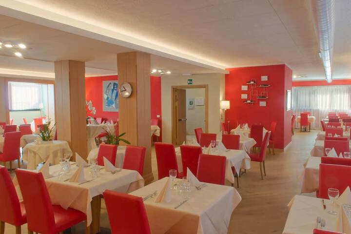 Dining 20 of 49