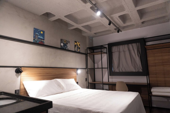 Room 15 of 122
