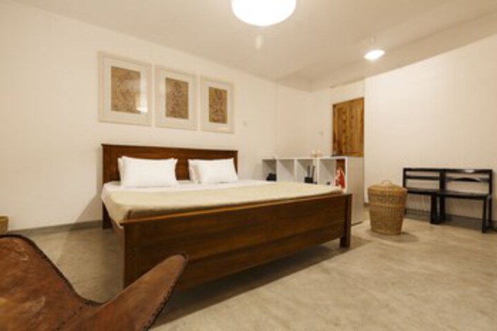 Room 8 of 23
