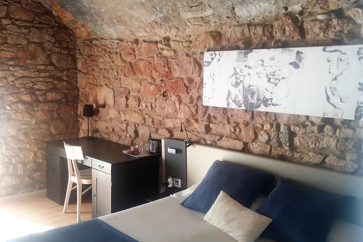 Room 8 of 10