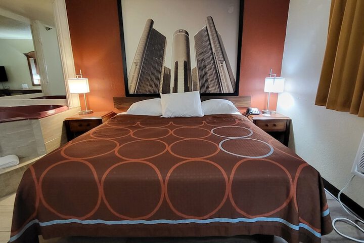 1 King Bed (3 of 14)