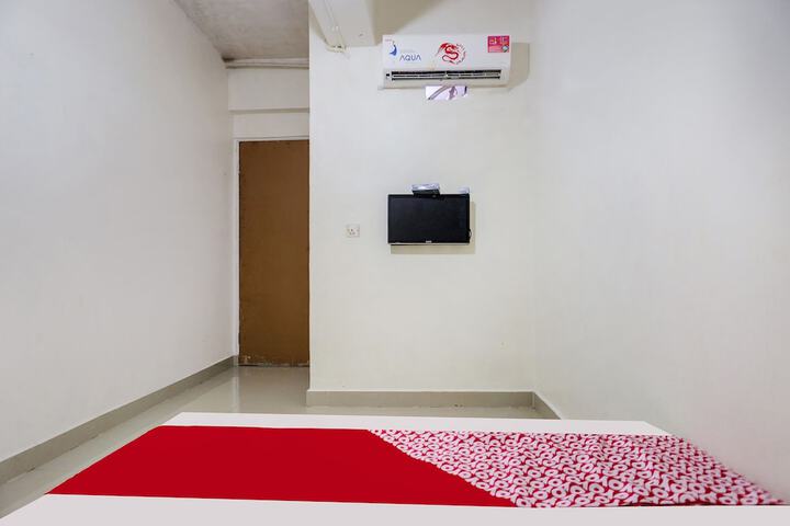 Room 11 of 25