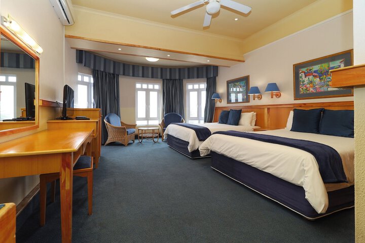 Room 4 of 68