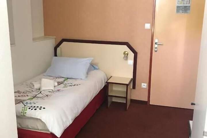 Room 2 of 6