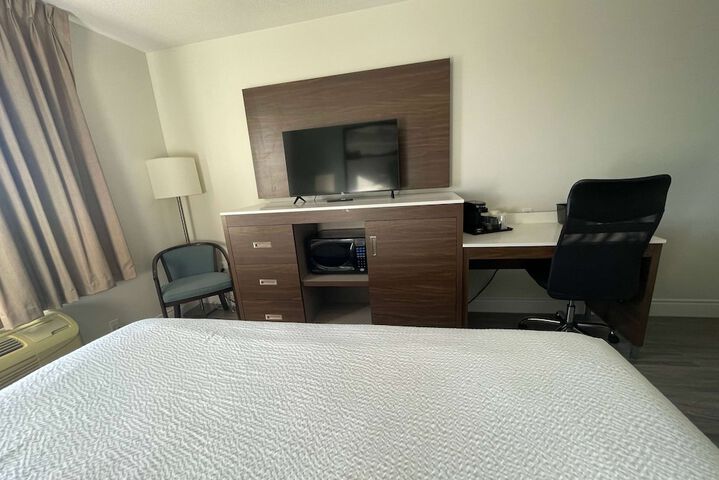 1 King Bed Mobility Accessible (22 of 34)