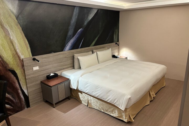 Room 32 of 77