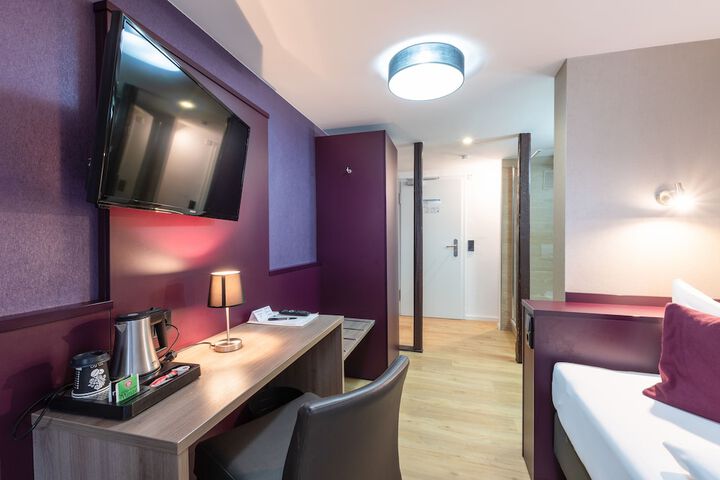 Room 6 of 55