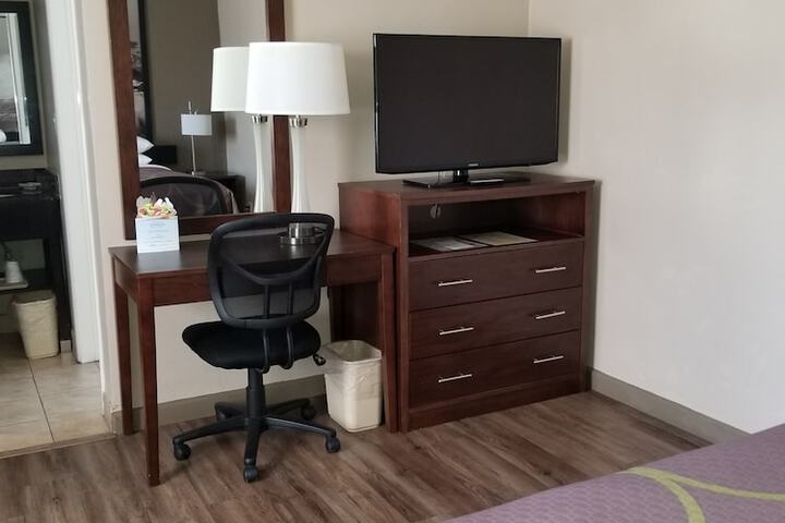Room 10 of 24