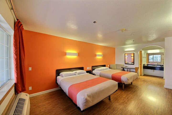 Room 7 of 34
