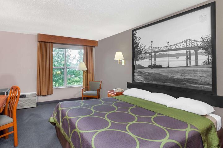 1 Queen Bed (8 of 13)