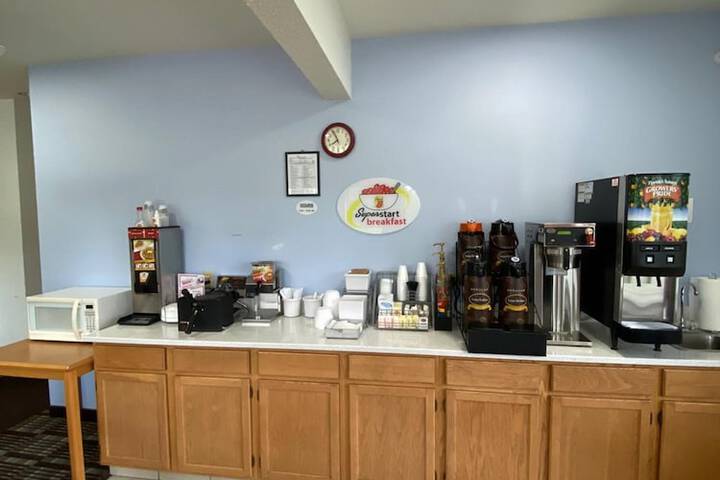 Breakfast/Coffee Service 23 of 25